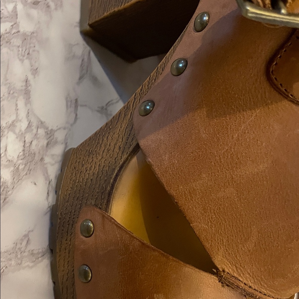 Korks Kristin 4 “ heel 1” platform tan sandals - Picture 7 of 10